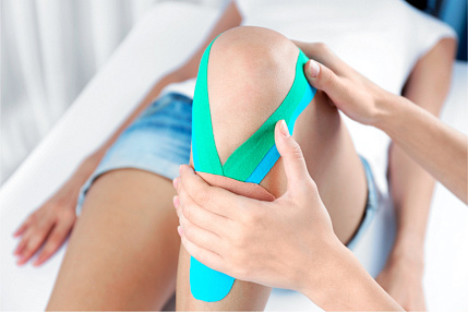 Наложение повязки (кинезиологического тейпа)